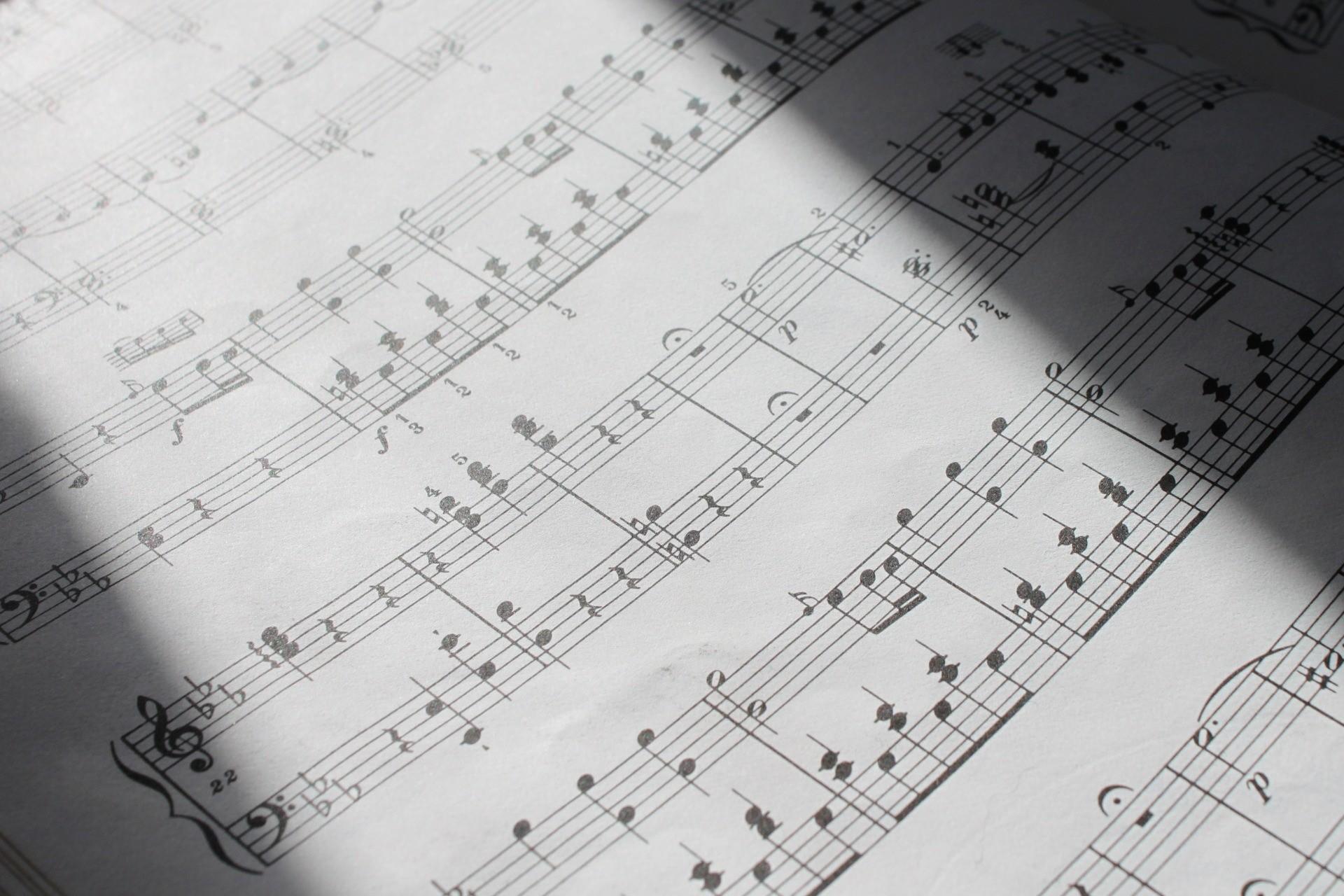 Aprender a leer partituras es esencial en el mundo de la m&uacute;sica.